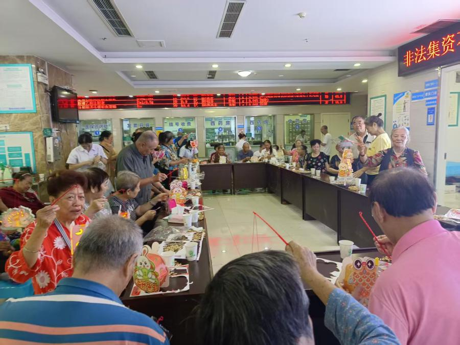 制一盏灯，暖一颗心！重庆新里程二郎医院送上中秋暖意