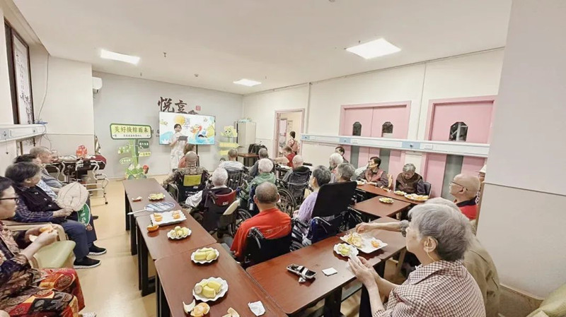 端午粽香暖人心——重庆新里程二郎医院邀长者与患者共赴佳节之约